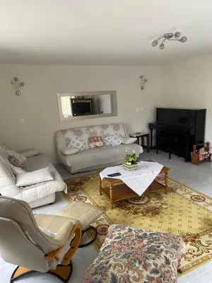 Coin salon dans l'établissement La Maison d'Aimé - Spacieuse et grand jardin