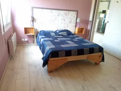 Un ou plusieurs lits dans un hébergement de l'établissement Petite maison toute équipée, au calme entre la mer et la campagne