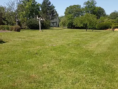 Jardin de l'établissement Petite maison toute équipée, au calme entre la mer et la campagne