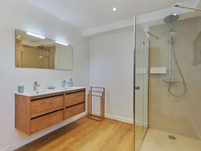Salle de bains dans l'établissement Holiday Home Denneweiller by Interhome