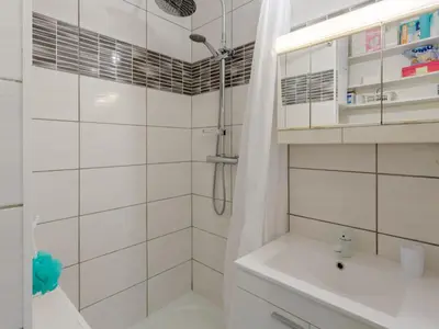 Salle de bains dans l'établissement Apartment Fleur Marine-35 by Interhome