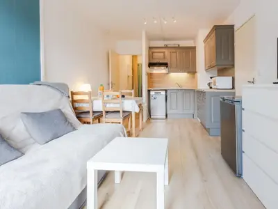 Cuisine ou kitchenette dans l'établissement Apartment Le Sporting-17 by Interhome