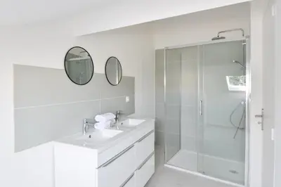 Salle de bains dans l'établissement Maison Ampalia - Welkeys