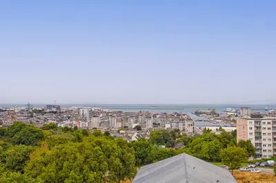 Vue générale sur Cherbourg-en-Cotentin ou vue de la ville depuis l'appartement