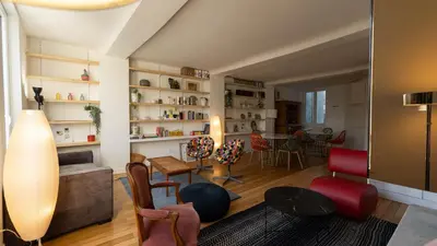 Coin salon dans l'établissement Chambres au coeur du quartier historique - Maison Alternativi