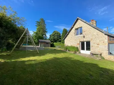 Jardin de l'établissement Gîte des Rochers