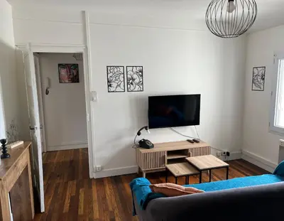 Télévision ou salle de divertissement dans l'établissement Appartement douillet