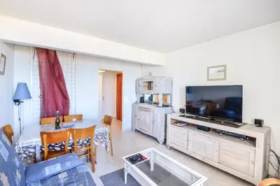 Cuisine ou kitchenette dans l'établissement Sur la Promenade Proust - Appt vue mer