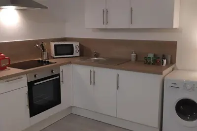 Cuisine ou kitchenette dans l'établissement New CHE Droit, wifi, télé x6 personnes