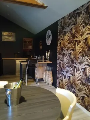 Télévision ou salle de divertissement dans l'établissement LS normandie