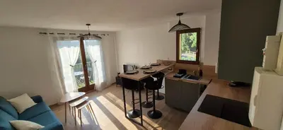 Coin salon dans l'établissement Escale Cabourgeaise