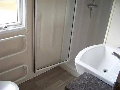 Salle de bains dans l'établissement Mobil home Céleste 6-8 personnes
