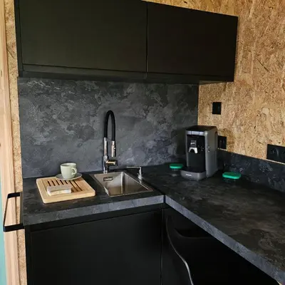 Cuisine ou kitchenette dans l'établissement La Studette