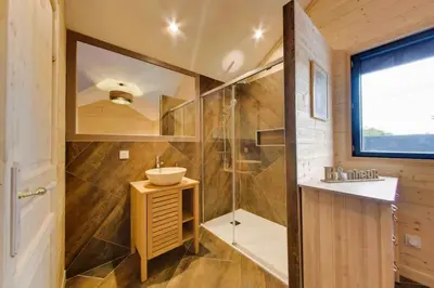 Salle de bains dans l'établissement Le chalet aux portes du pays d Auge