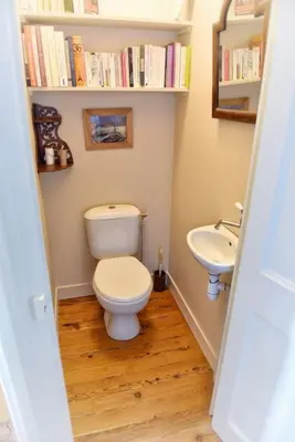 Salle de bains dans l'établissement Élégante maison avec jardin