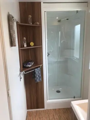 Salle de bains dans l'établissement Mobil home