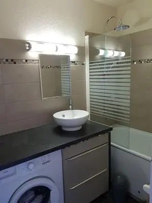Salle de bains dans l'établissement LE PATIO -PLAGE vue mer ,Normandie,Juno Beach