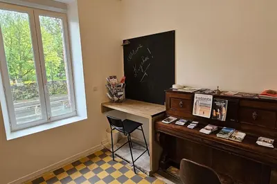 Télévision ou salle de divertissement dans l'établissement Gite le kayackou