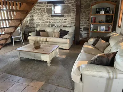 Coin salon dans l'établissement Rustic and spacious converted Barn