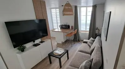 Télévision ou salle de divertissement dans l'établissement La Terrasse, Hyper centre au calme avec stationnement