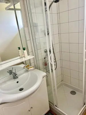 Salle de bains dans l'établissement Gite à proximité du golf et du lac de la Dathée