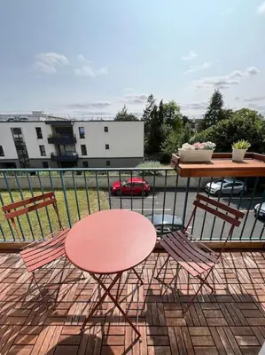 Balcon ou terrasse dans l'établissement Appartement chaleureux, ensoleillé avec parking gratuit