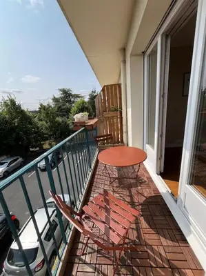 Balcon ou terrasse dans l'établissement Appartement chaleureux, ensoleillé avec parking gratuit