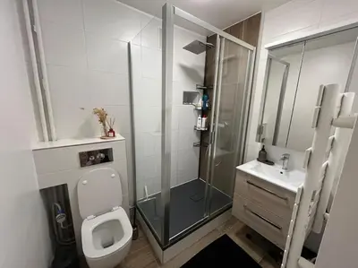 Salle de bains dans l'établissement Appartement chaleureux, ensoleillé avec parking gratuit