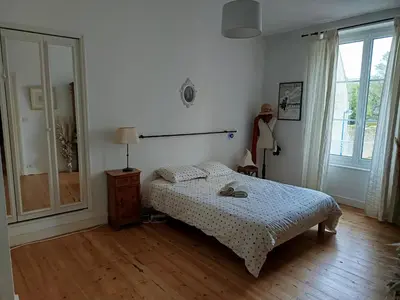 Un ou plusieurs lits dans un hébergement de l'établissement Grande maison de ville avec jardin - Baie du Mont St Michel