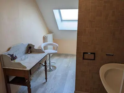 Salle de bains dans l'établissement Grande maison de ville avec jardin - Baie du Mont St Michel
