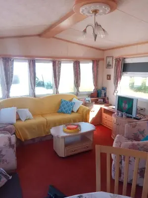 Coin salon dans l'établissement Mobil Home Front de mer