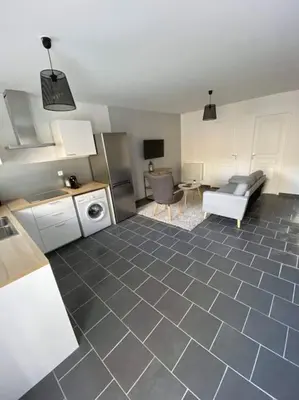 Cuisine ou kitchenette dans l'établissement Maison à 300m de la mer avec 2 chambres