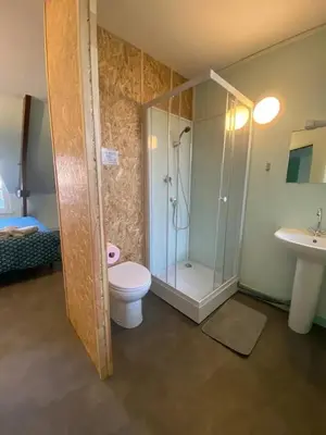 Salle de bains dans l'établissement Studio charmant à Cherbourg-en-Cotentin - 20m² - Parking