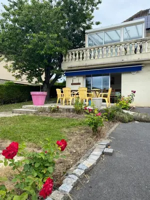 Jardin de l'établissement A 1Okm des plages du débarquement, Chez Sabrina, gîte entre mer et campagne, proximité Caen, Bayeux, Arromanches, aéroport Carpiquet