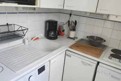 Cuisine ou kitchenette dans l'établissement House with garden and barbecue in Cabourg
