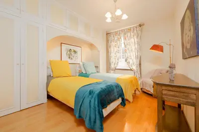 Un ou plusieurs lits dans un hébergement de l'établissement Splendide maison de maître à 50m du port et 100m de la plage