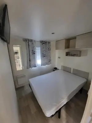 Télévision ou salle de divertissement dans l'établissement Mobil-Home Montmartin-sur-mer