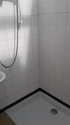 Salle de bains dans l'établissement villa Les Pieds Dans l'Eau sur les plages du débarquement