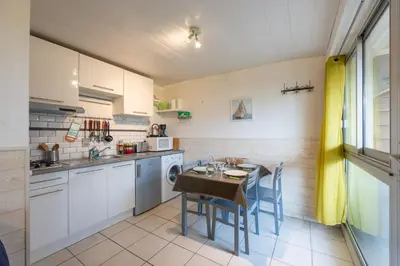 Cuisine ou kitchenette dans l'établissement Le Petit Cocon Marin - Appt à 200m de la plage