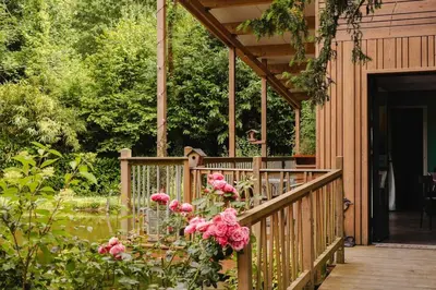 Jardin de l'établissement Le chant des oiseaux - Chalet
