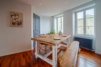 Plan de l'établissement Appartement de 80 m2 en centre-ville proche parking gratuit