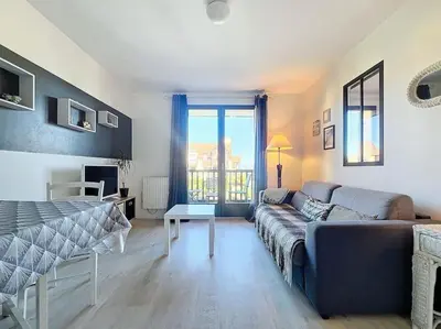 Coin salon dans l'établissement Superbe Appartement Vue mer Ouistreham