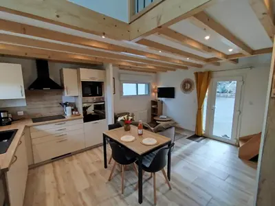 Cuisine ou kitchenette dans l'établissement Le Pommier Gite neuf avec parking privé clos