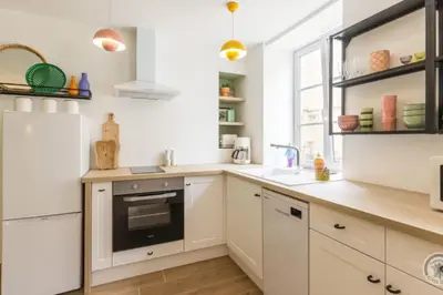 Cuisine ou kitchenette dans l'établissement En plein cœur d'Arromanches - Coté Digue