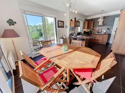 Cuisine ou kitchenette dans l'établissement Maison calme, proche tennis, 3 chambres, terrasse, Wi-Fi, parking - FR-1-361-554
