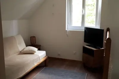 Télévision ou salle de divertissement dans l'établissement A Carolles, maison idéale pour des vacances Nature