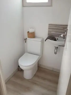 Salle de bains dans l'établissement A Carolles, maison idéale pour des vacances Nature