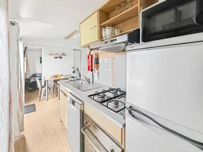 Cuisine ou kitchenette dans l'établissement Oasis du Pêcheur avec Wifi gratuit