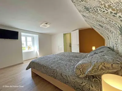 Un ou plusieurs lits dans un hébergement de l'établissement Maison restaurée avec charme à Domfront, animaux admis, wifi, près des pistes cyclables - FR-1-497-201