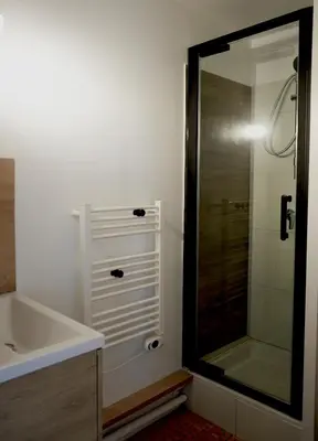 Salle de bains dans l'établissement Stosy Gare